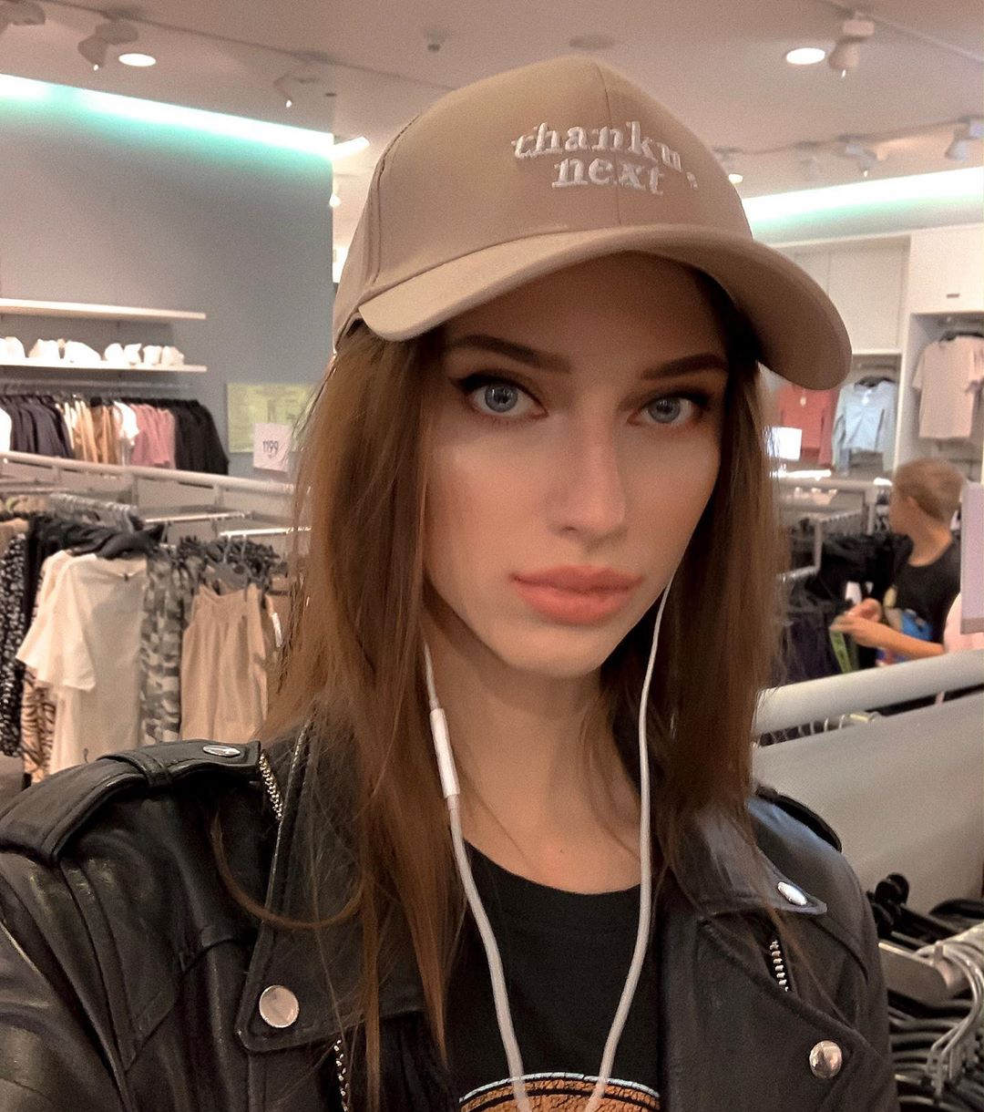 Лада привлекальеная девушка из Сухиничи цена от 3000 руб