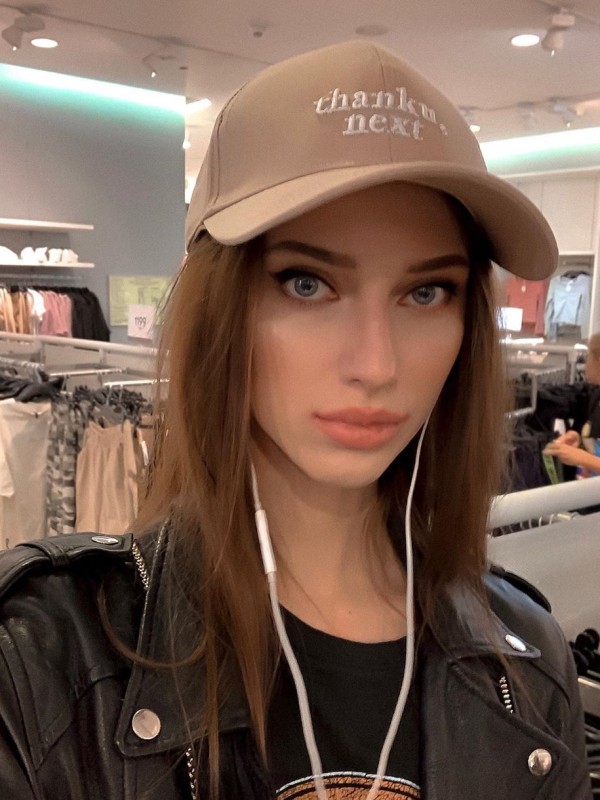 Лада привлекательная девушка из Сухиничи цена от 3000 руб