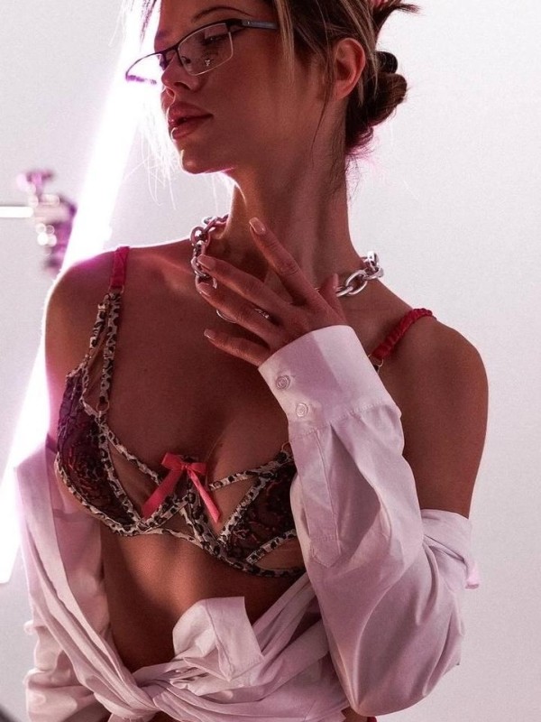 Мила привлекательная девушка из Сухиничи цена от 6000 руб